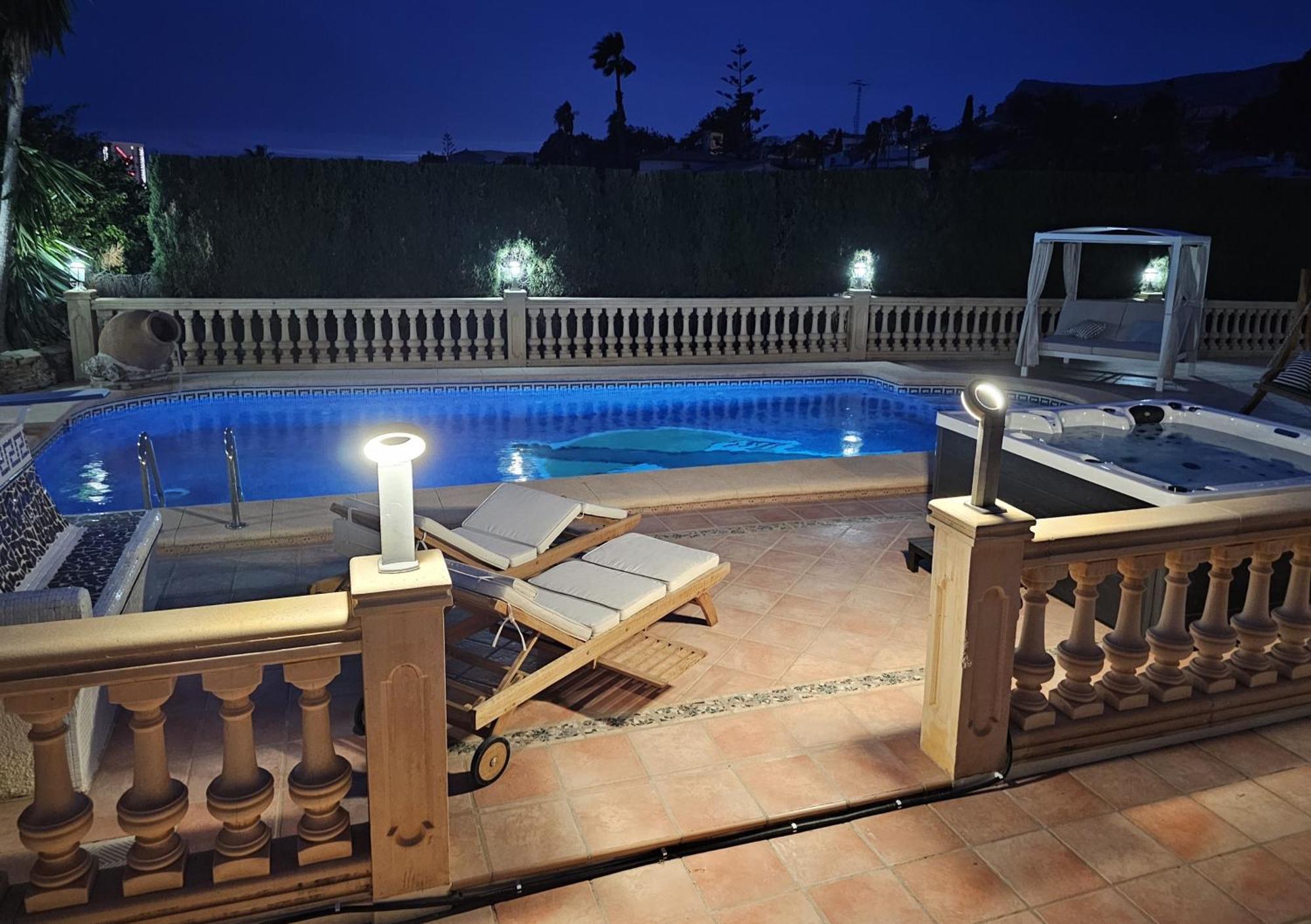 Luxury Villa - Pool, Hot Tub, Aircon, Tvs, Home Cinema, Office, Gbit Internet, Sports Equipment Calpe Bagian luar foto