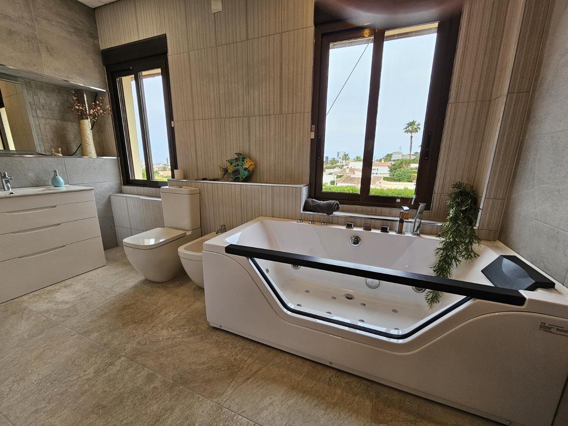 Luxury Villa - Pool, Hot Tub, Aircon, Tvs, Home Cinema, Office, Gbit Internet, Sports Equipment Calpe Bagian luar foto